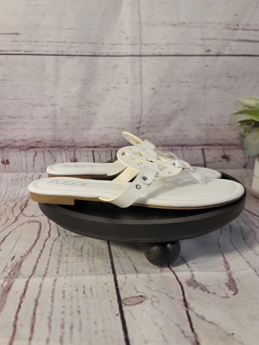 Sugar Clarissa Women's Medallion Cutout Thong Sandals - White - Size 8M - NWOT - Picture 3 of 8